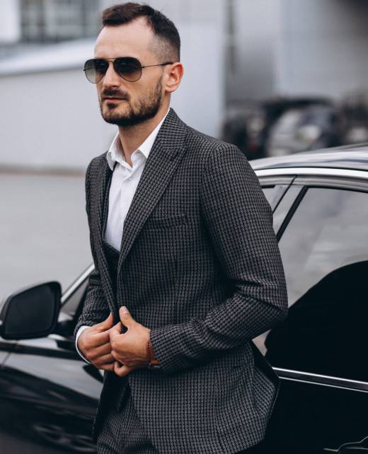 business-man-by-car_1303-10321